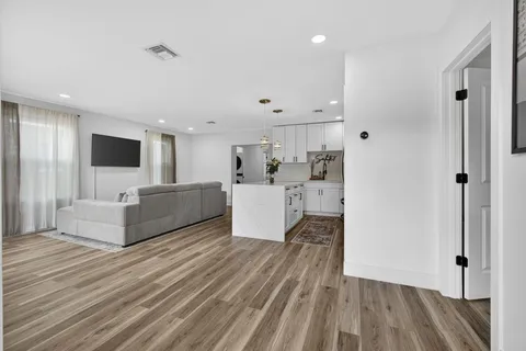 $624,999 | 701 37th Street, West Palm Beach, FL 33407