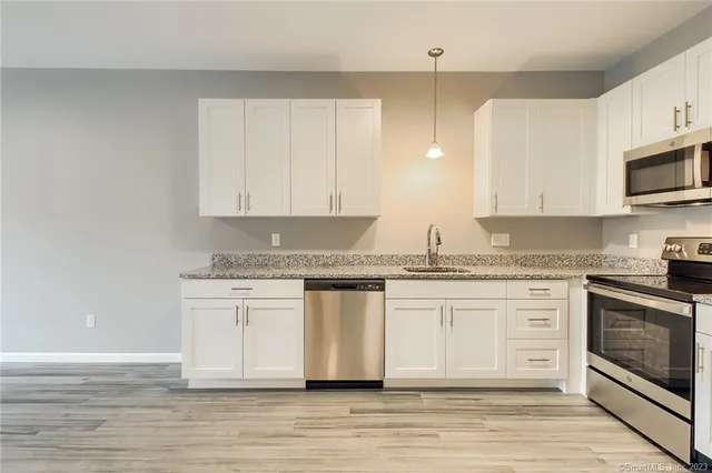 $2,150 | 9 Steele Boulevard, Unit 201, Berlin, CT 06037