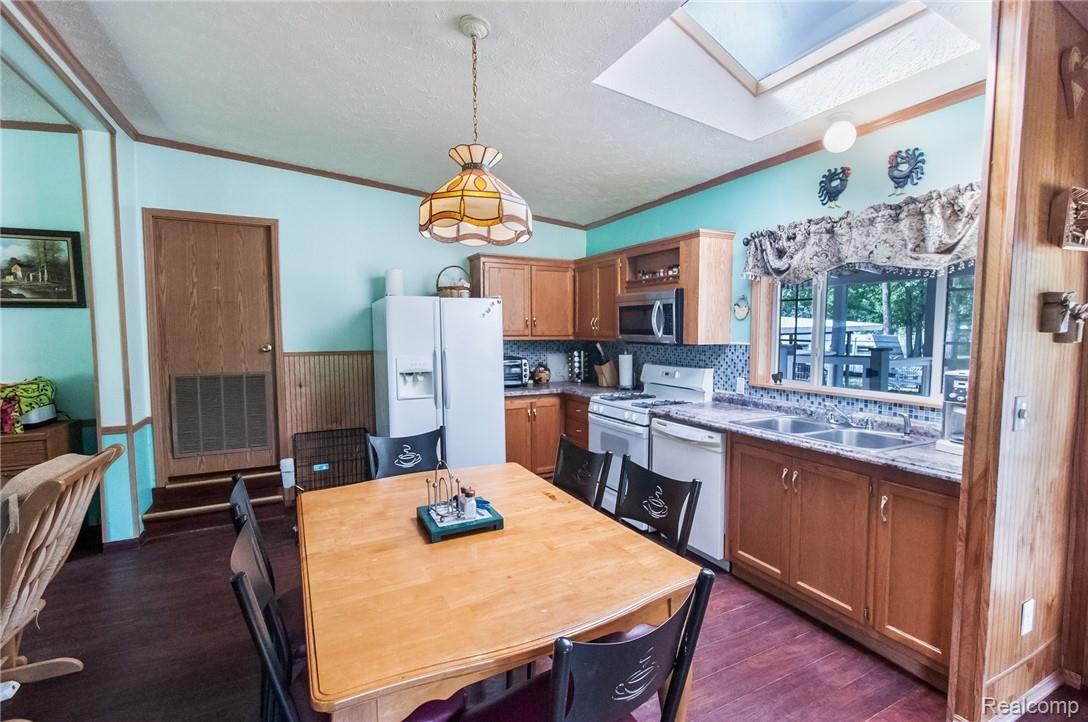 46030 Arkona Road Belleville, MI 48111 - Photo 8 of 36 ArkonaRd_46030_Kitchen_03.jpg