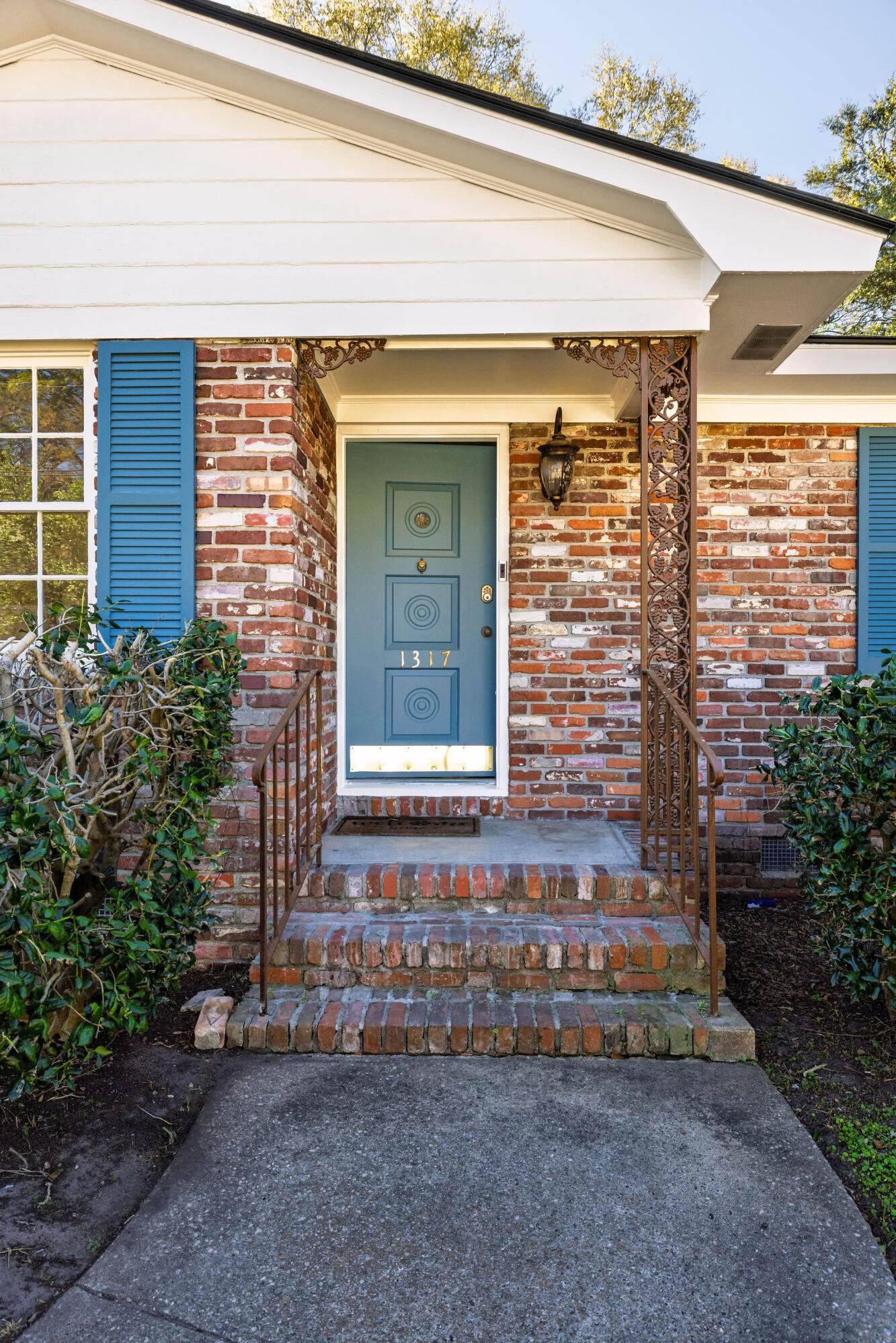 1317 Coleridge Street Charleston, SC 29407 - Photo 3 of 20 Front stoop