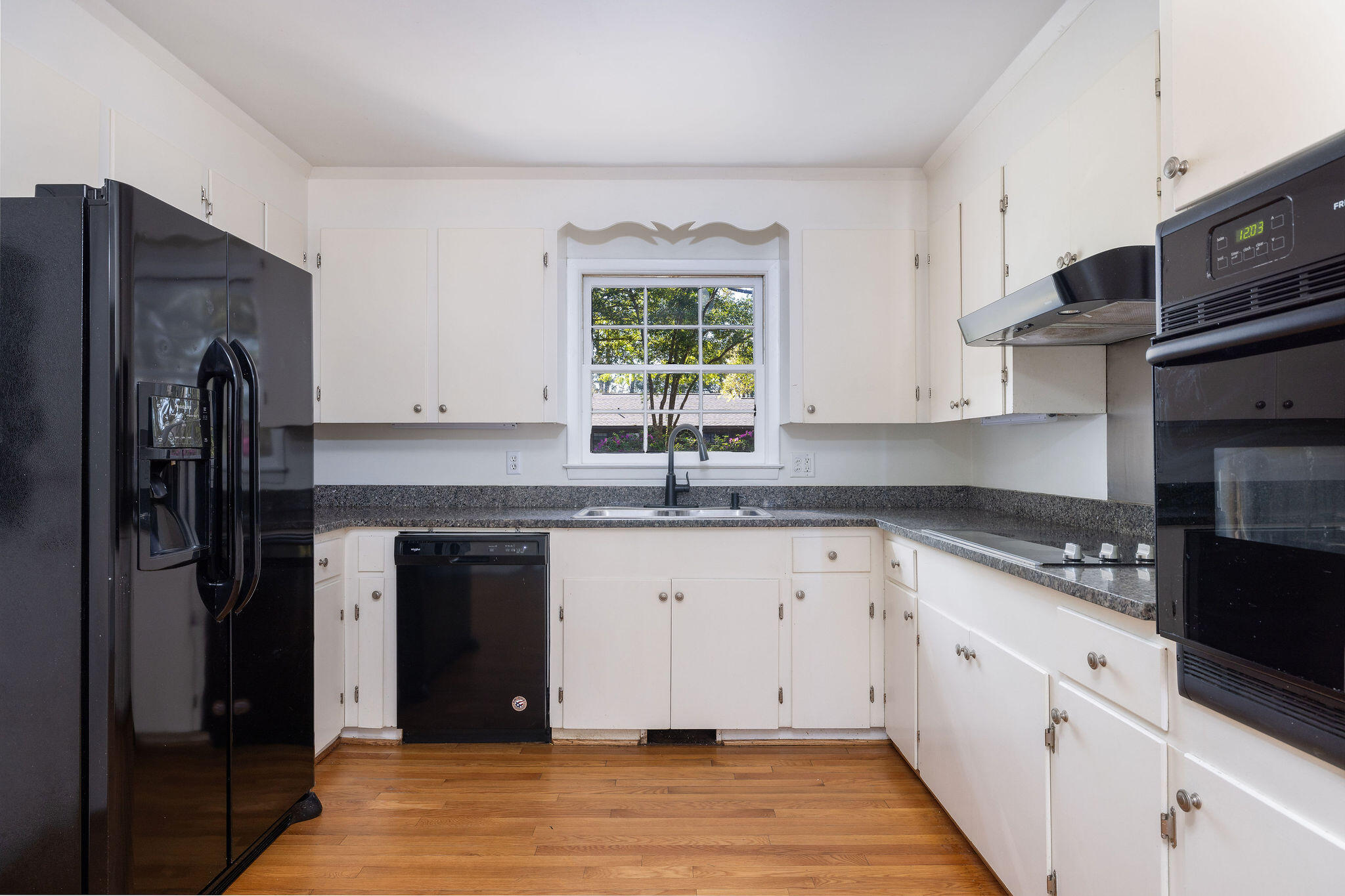 1317 Coleridge Street Charleston, SC 29407 - Photo 8 of 20 Kitchen