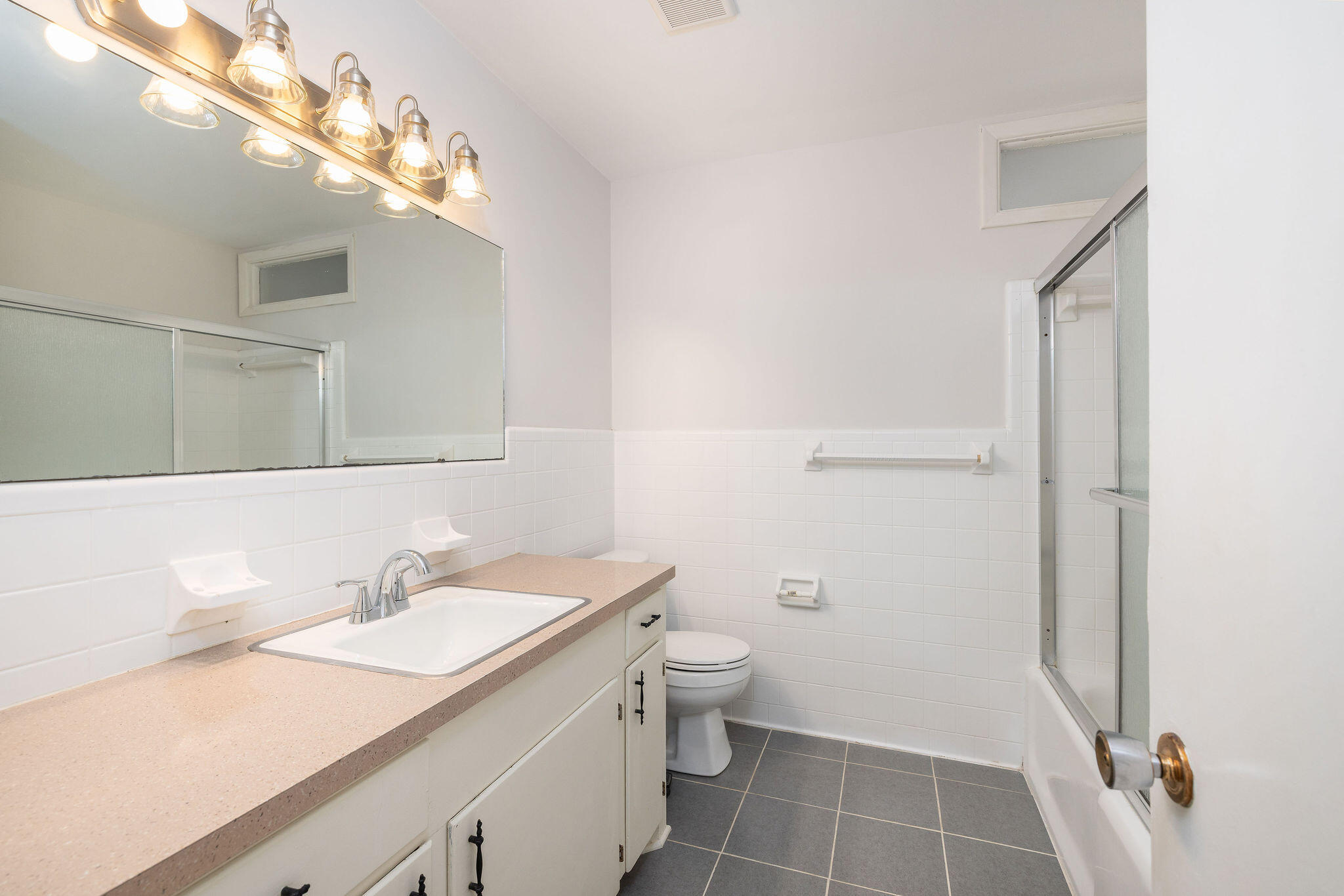 1317 Coleridge Street Charleston, SC 29407 - Photo 10 of 20 Hall bathroom