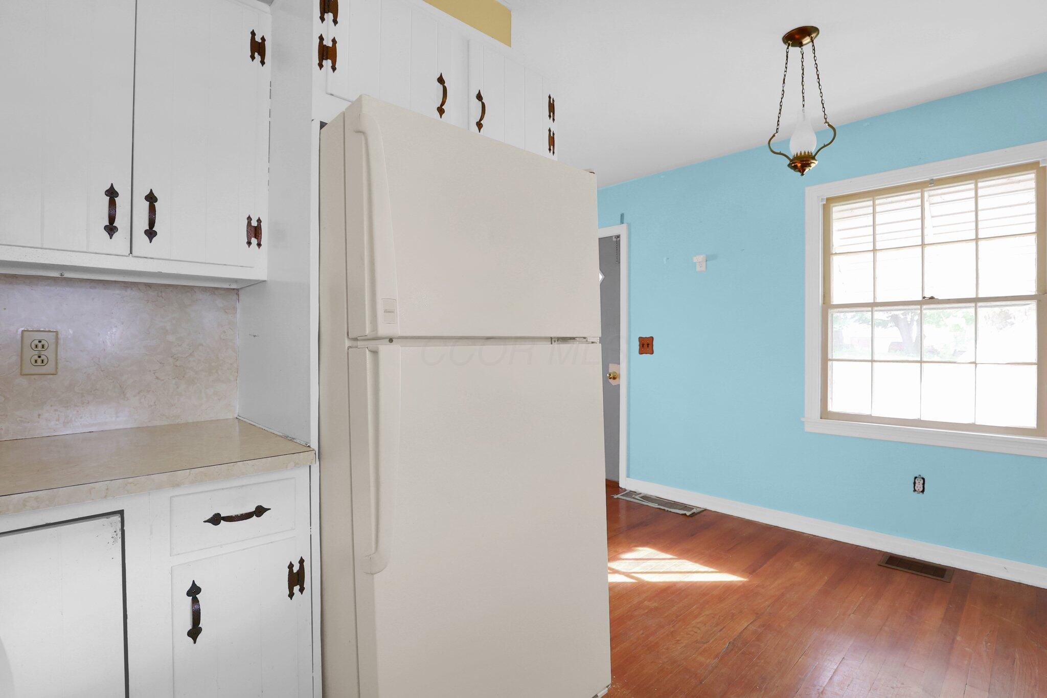 8-web-or-mls-196-n-madison-rd