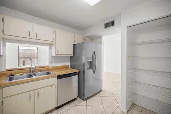 $160,000 | 2701 Northeast 10th Street, Unit 403, Ocala, FL 34470