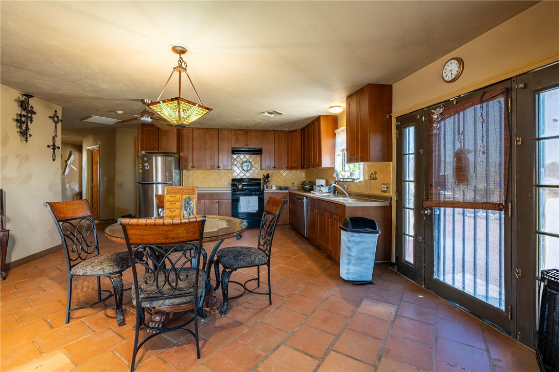 17685 South Jesse James Road Yucca, AZ 86438 - Photo 5 of 30