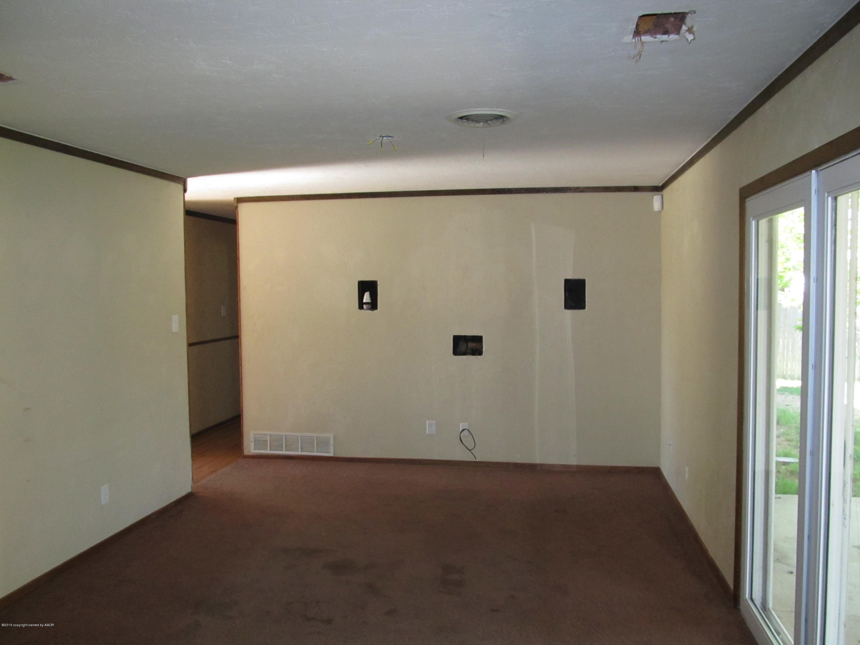 4202 South Fannin Street Amarillo, TX 79110 - Photo 4 of 9 Fannin ST LR2