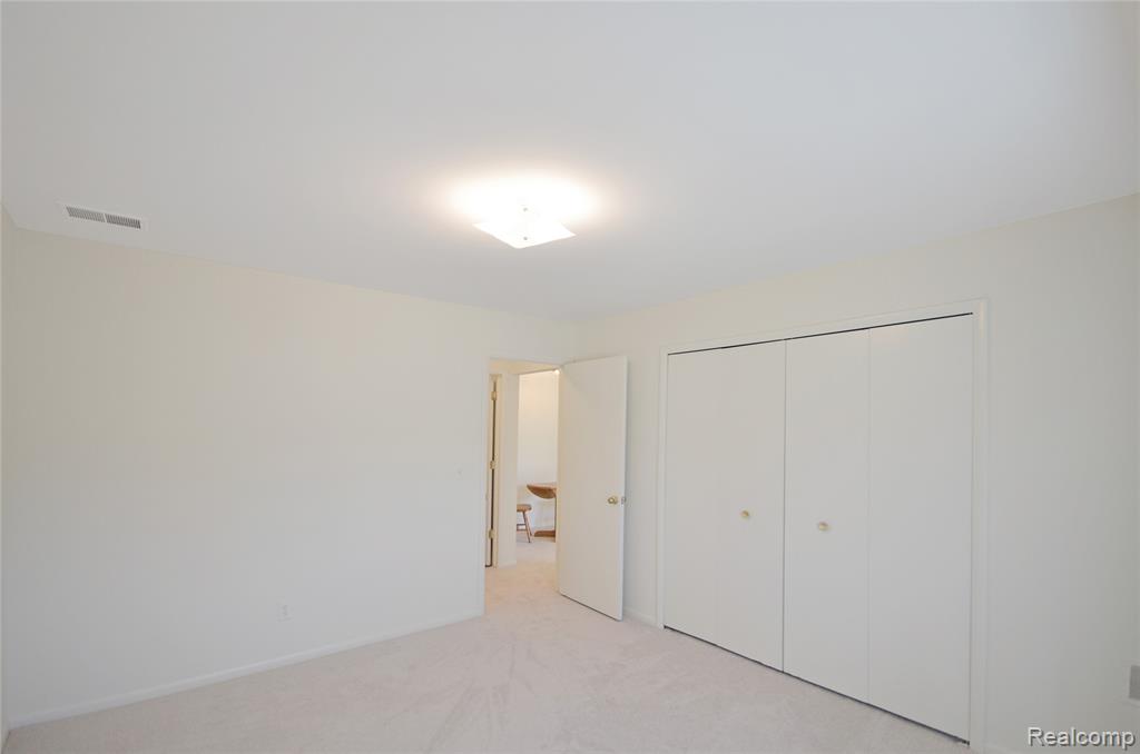 43298 Mound Road, Unit 40 Sterling Heights, MI 48314 - Photo 15 of 18 Gallery Image 15