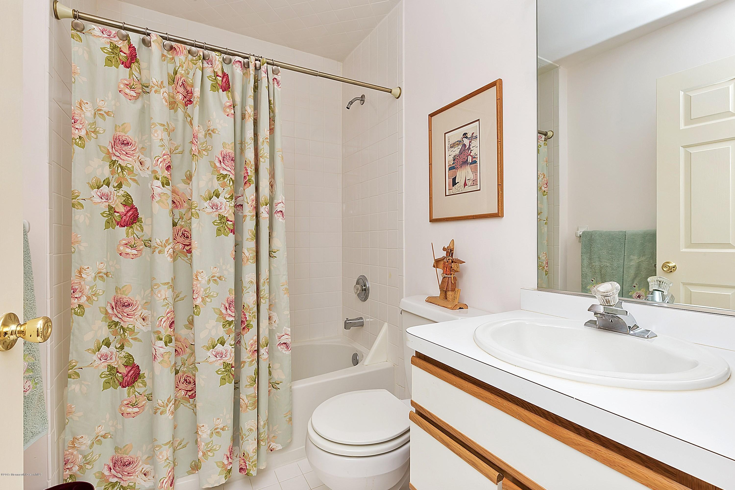 2 Ireton Key Colts Neck, NJ 07722 - Photo 35 of 43 038-176152-IMG_3709_3471895