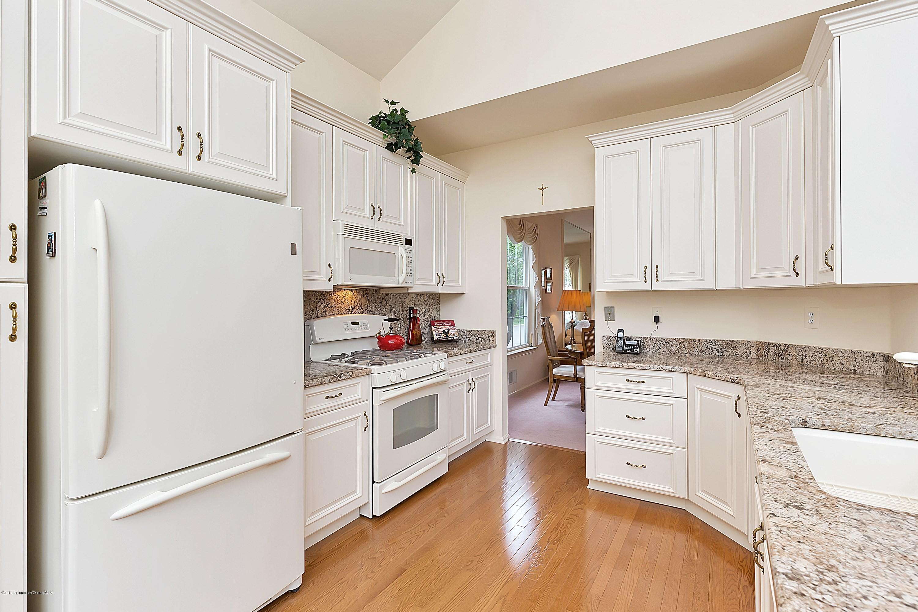 2 Ireton Key Colts Neck, NJ 07722 - Photo 6 of 43 012-176152-IMG_3688_3471843