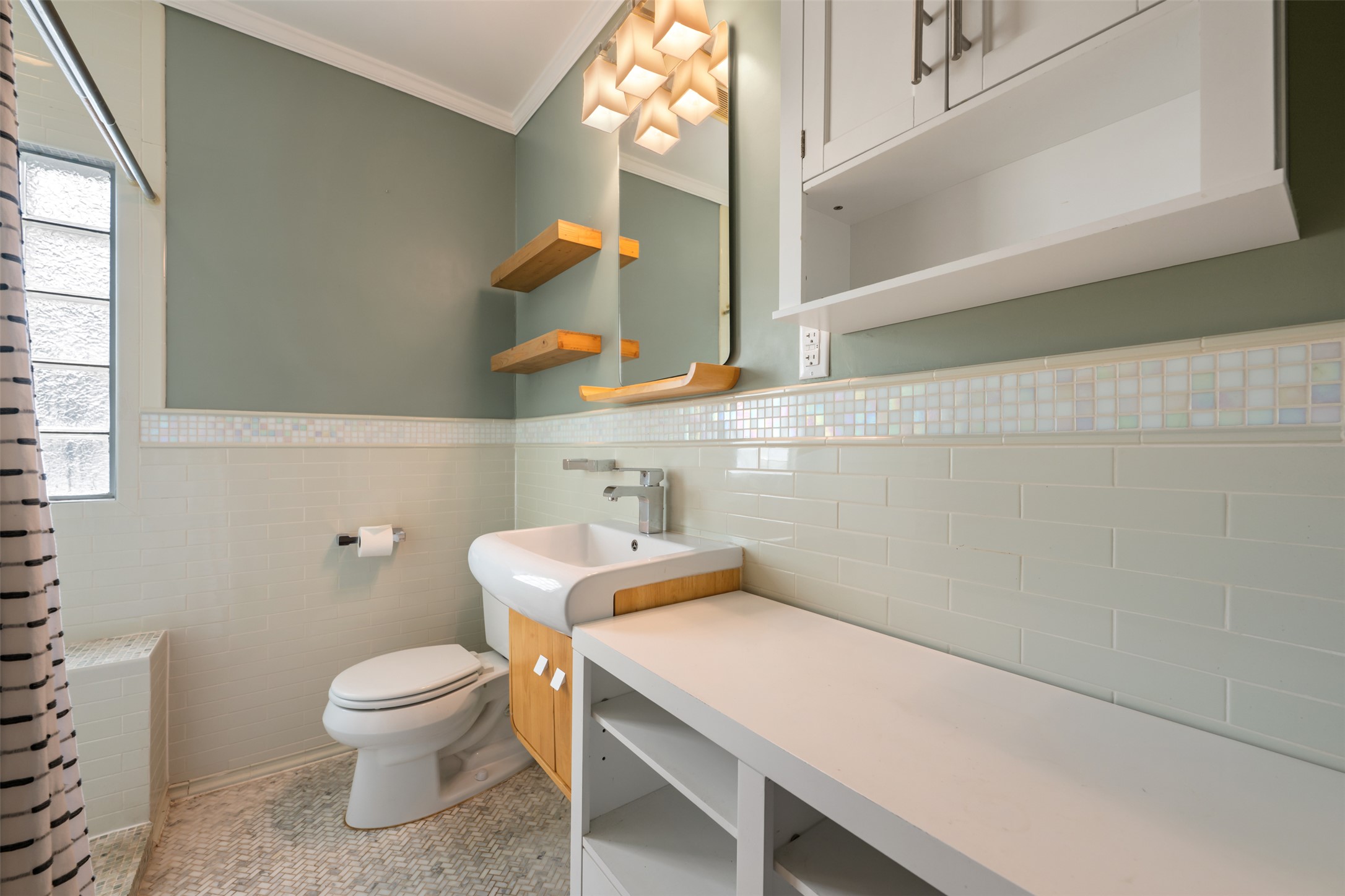 1218 South Myrtle Street Georgetown, TX 78626 - Photo 28 of 37 Full bath featuring vanity, wainscoting, crown molding, tile walls, and curtained shower