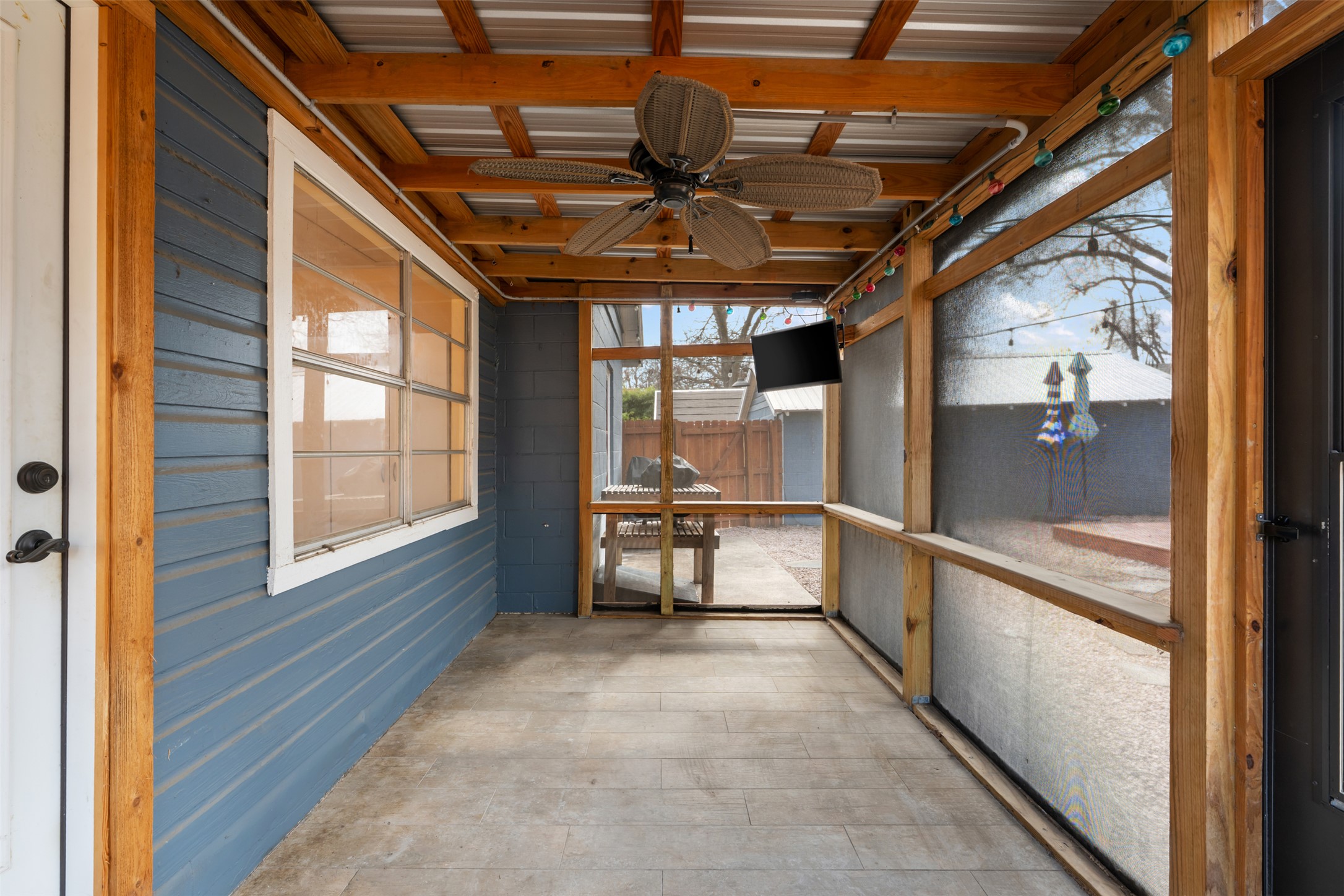 1218 South Myrtle Street Georgetown, TX 78626 - Photo 30 of 37 Unfurnished sunroom featuring a ceiling fan