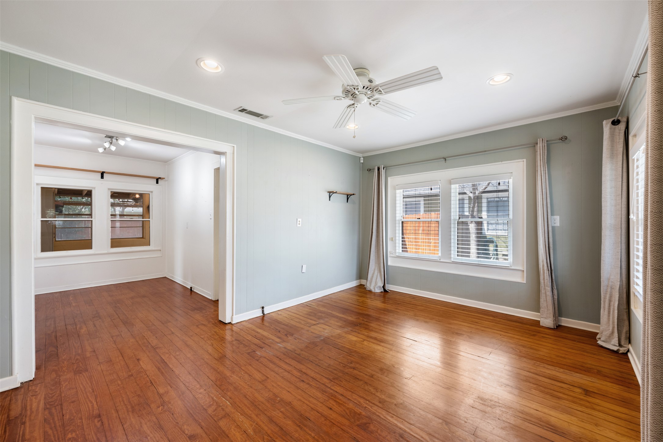 1218 South Myrtle Street Georgetown, TX 78626 - Photo 9 of 37 Living room with a ceiling fan, dark wood-style flooring, crown molding, and recessed lighting