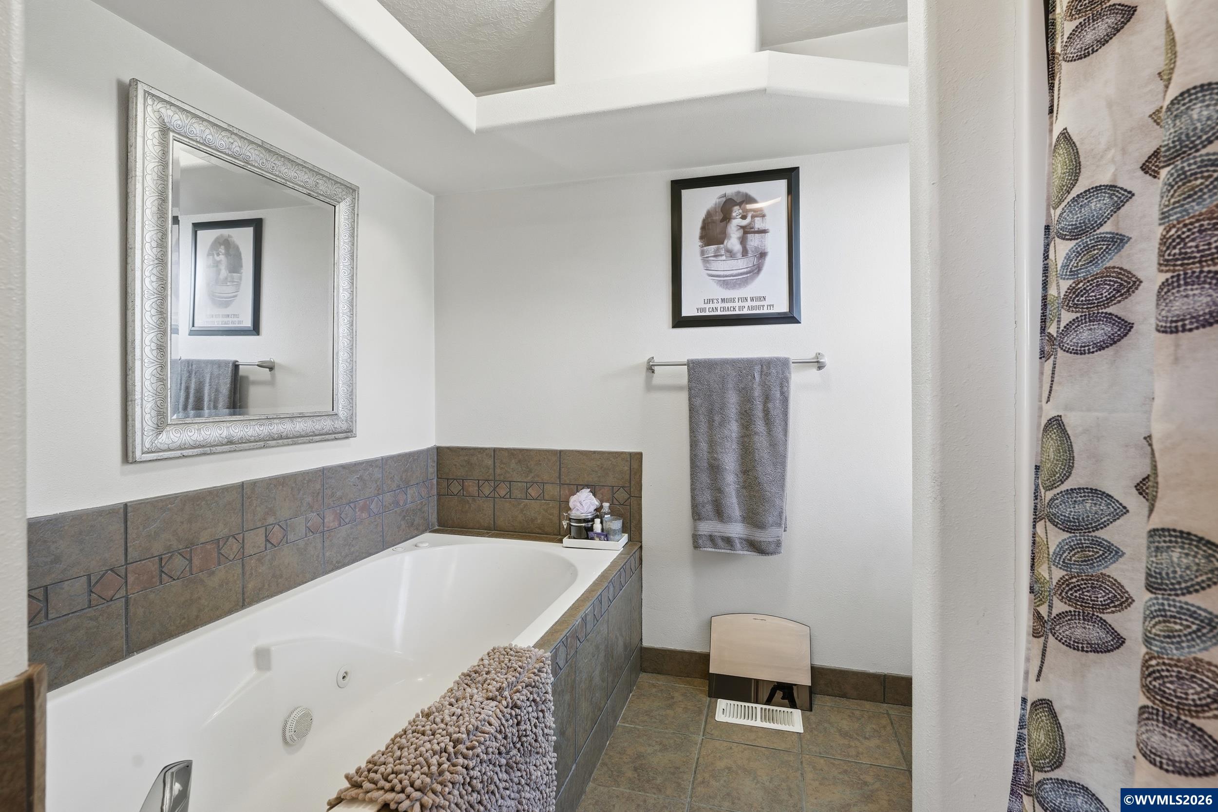 1110 Reuben Boise Road Dallas, OR 97338 - Photo 25 of 49 a bathroom with a tub and a window