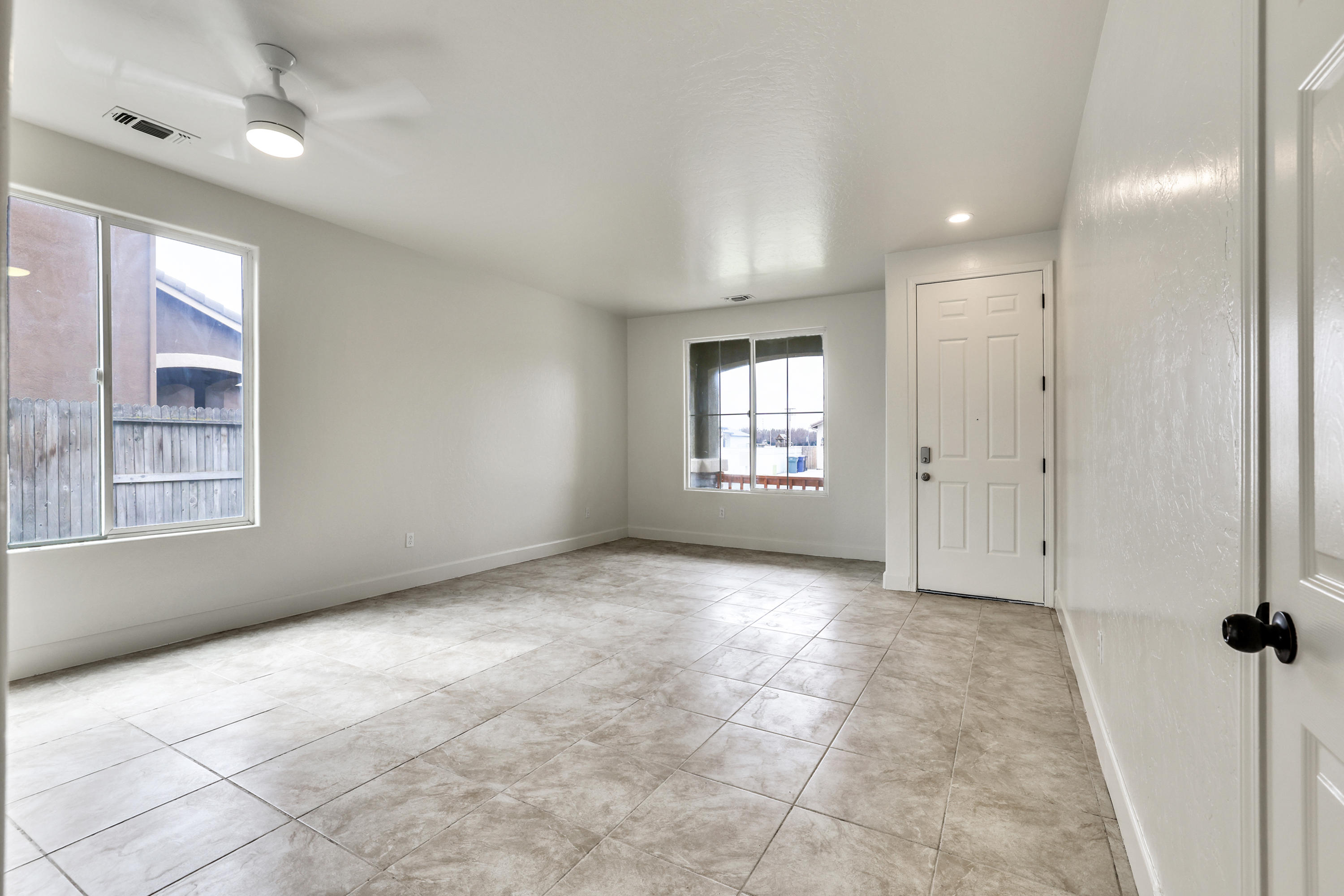 346 Martin Street Tulare, CA 93274 - Photo 8 of 33 d50a6594-d50a6596