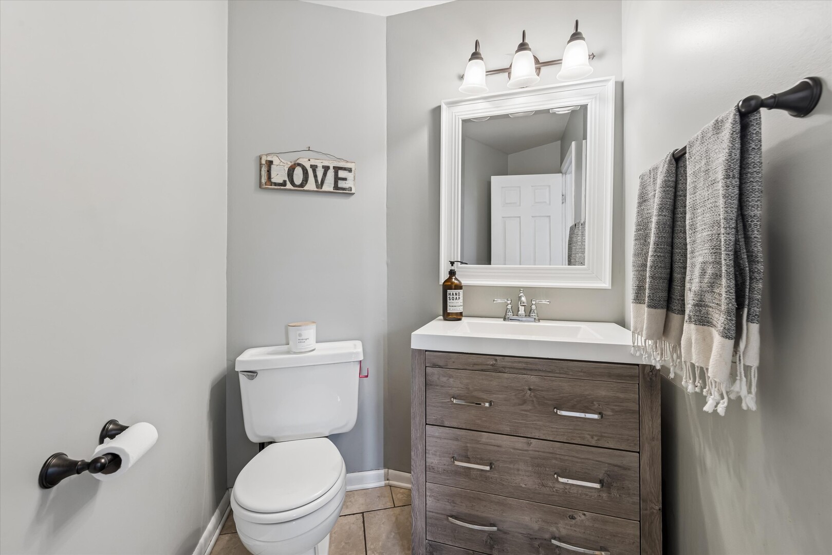 20 Oak Tree Court, Unit 20 Elmhurst, IL 60126 - Photo 11 of 35 a bathroom with a toilet sink vanity and mirror