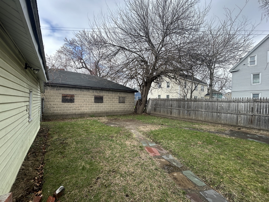 14 Drew Court Springfield, MA 01104 - Photo 4 of 15