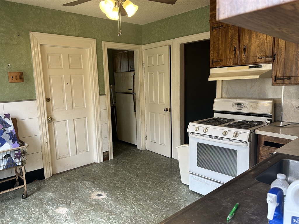 14 Drew Court Springfield, MA 01104 - Photo 8 of 15