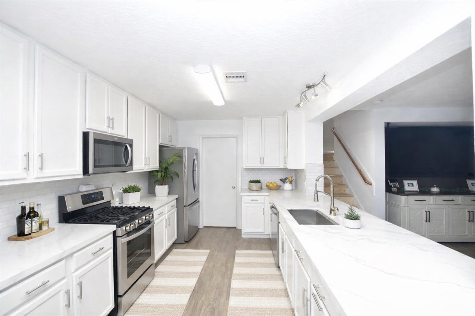 910 Staffordale Manor Lane Houston, TX 77047 - Photo 3 of 6 a kitchen with a sink a stove and refrigerator