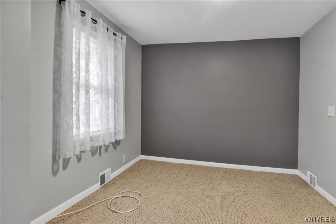 141 Borden Road Cheektowaga, NY 14043 - Photo 12 of 48