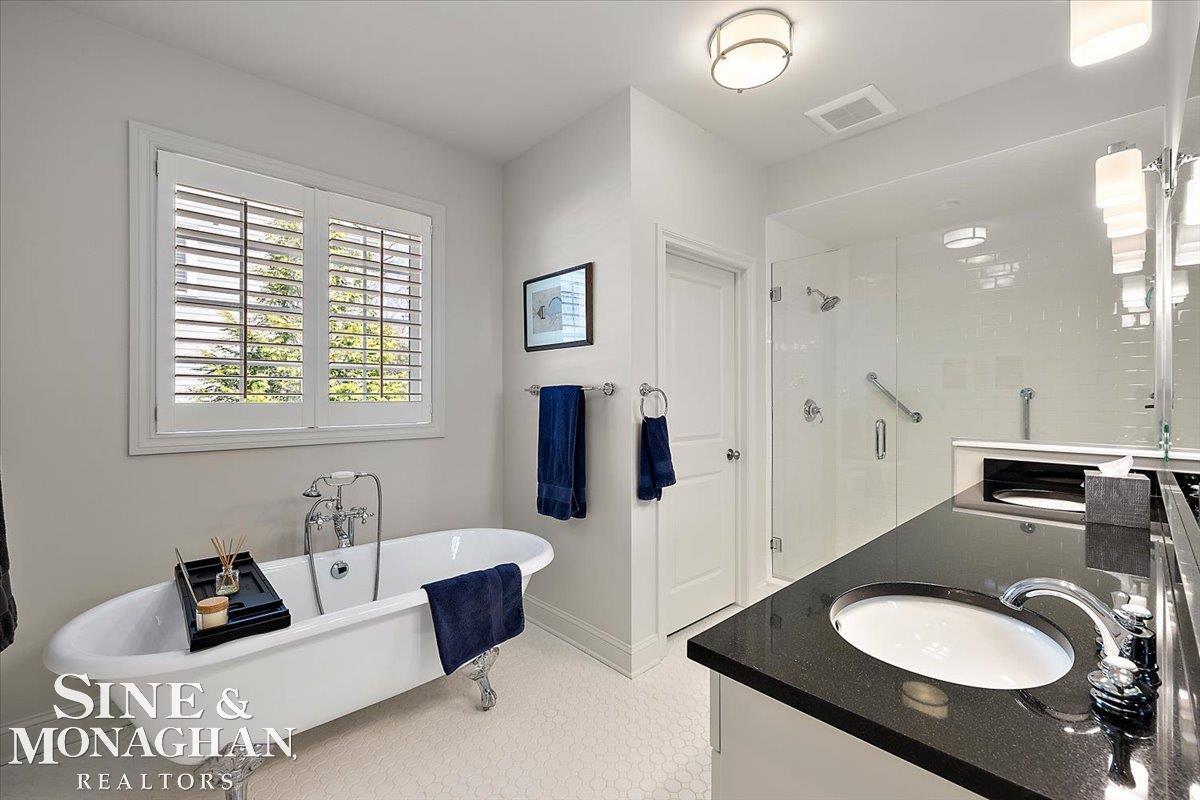 1004 Harvard Road Grosse Pointe, MI 48230 - Photo 24 of 60 50171421-44408283-d9d8-4347-b9af-f85c3beb9f96.JPG