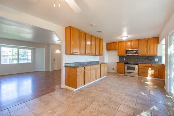 $537,500 | 935 West F Street, Dixon, CA 95620
