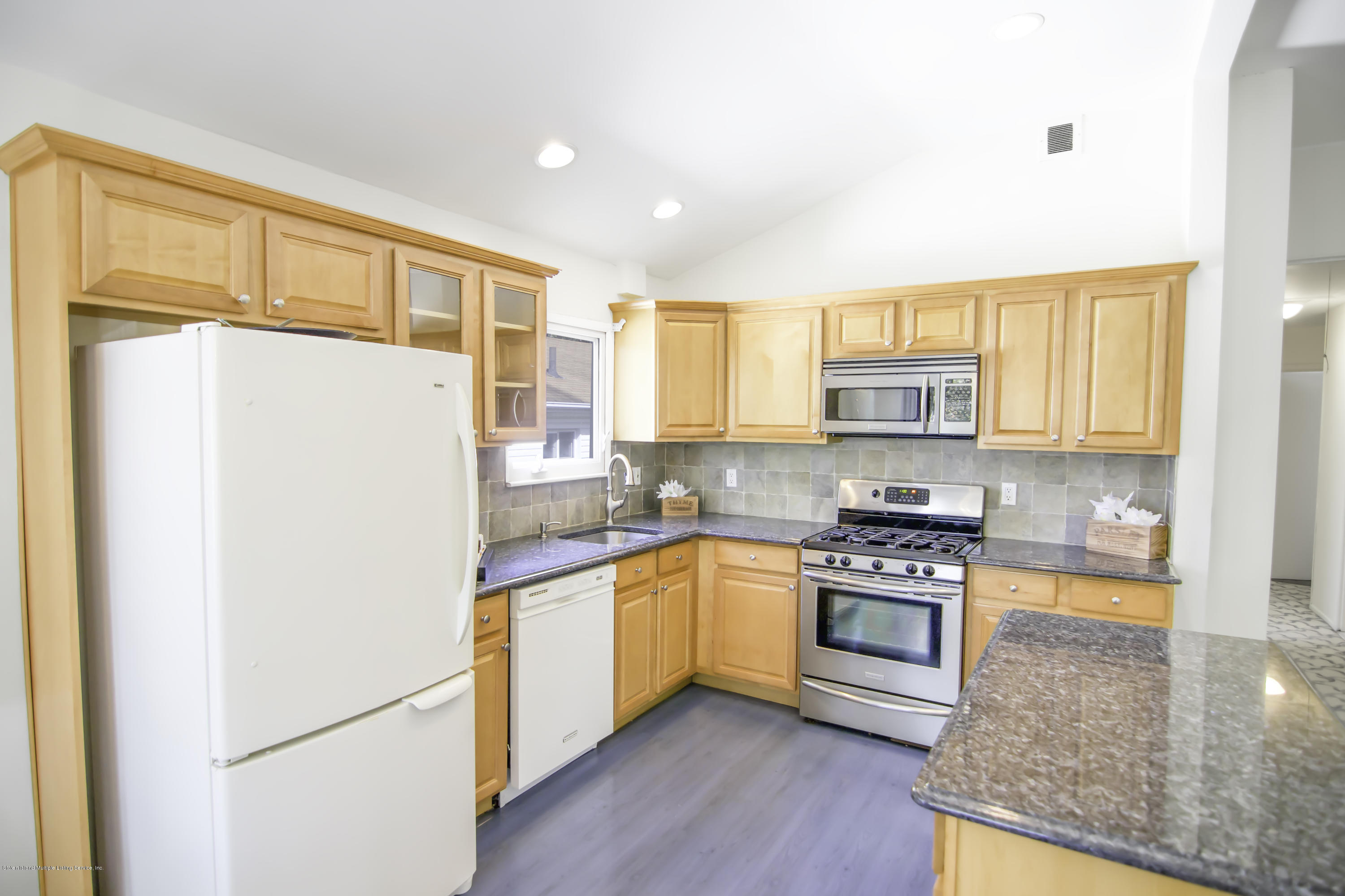 49 Fieldstone Road Staten Island, NY 10314 - Photo 7 of 21 7