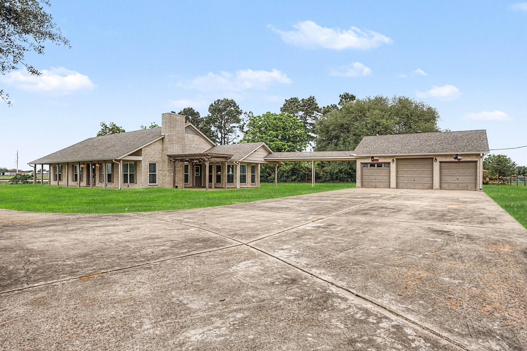 35564 Brumlow Road Hempstead, TX 77445 - Photo 32 of 46 front view of a house with a street