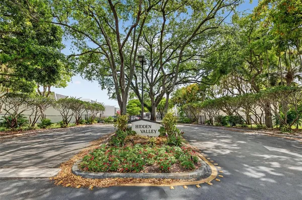 $3,300 | 6190 Southwest 90th Court, Unit 1K, Miami, FL 33173