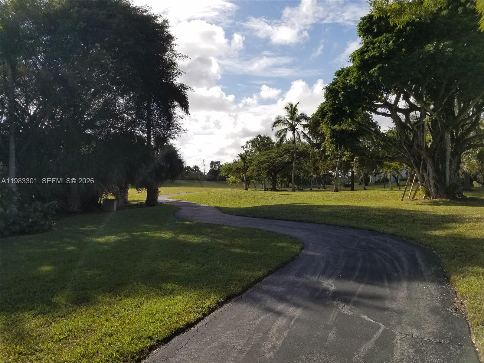 6190 Southwest 90th Court, Unit 1K Miami, FL 33173 - Photo 48 of 49 a view of a park