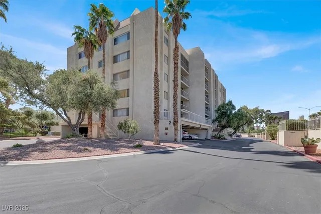 $239,900 | 725 North Royal Crest Circle, Unit 233, Las Vegas, NV 89169