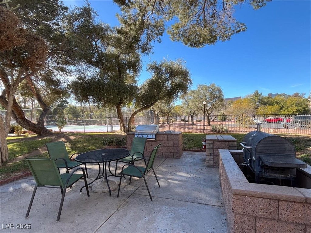 725 North Royal Crest Circle, Unit 233 Las Vegas, NV 89169 - Photo 33 of 41