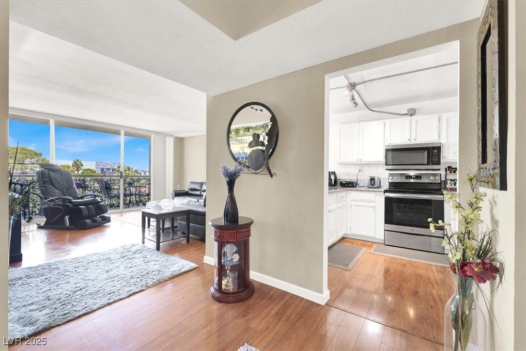 725 North Royal Crest Circle, Unit 233 Las Vegas, NV 89169 - Photo 8 of 41