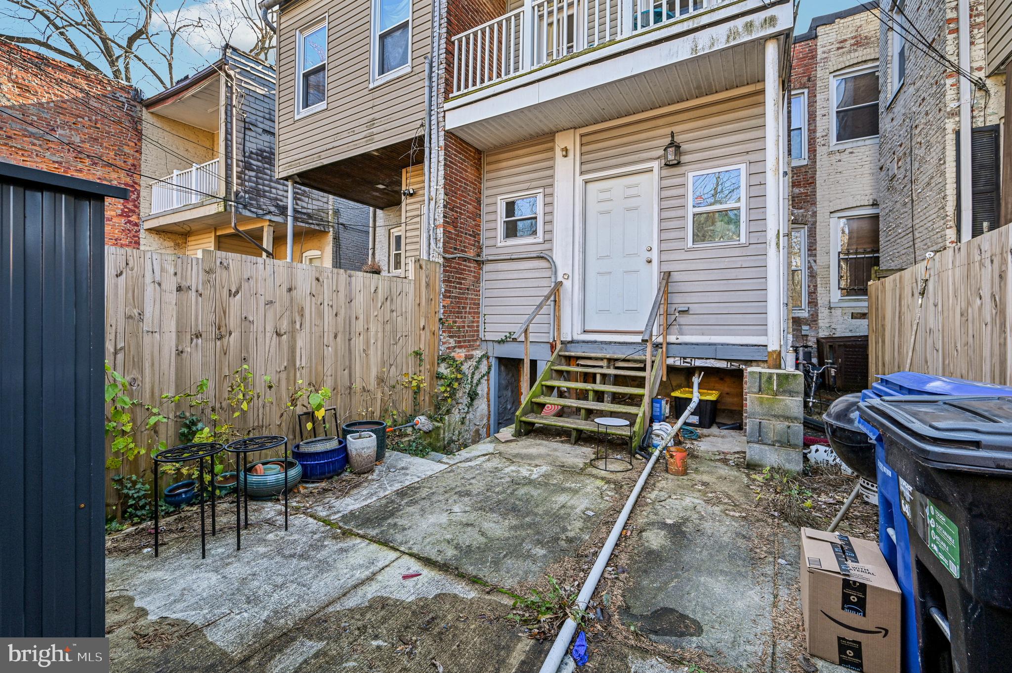 616 East 33rd Street Baltimore, MD 21218 - Photo 39 of 44 a backyard of a house with table and chairs