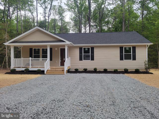 862 Lakeview Drive Colonial Beach, VA 22443 - Photo 2 of 20