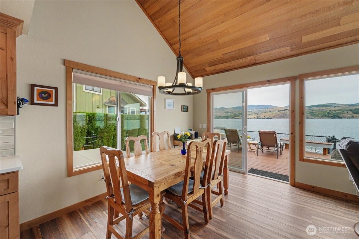 1386 South Lakeshore Road Chelan, WA 98816 - Photo 19 of 40
