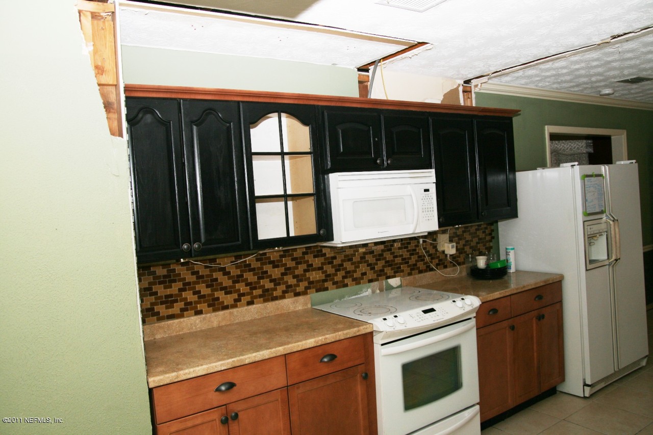 2585 Paces Ferry Road South Orange Park, FL 32073 - Photo 4 of 9 kitchen view2