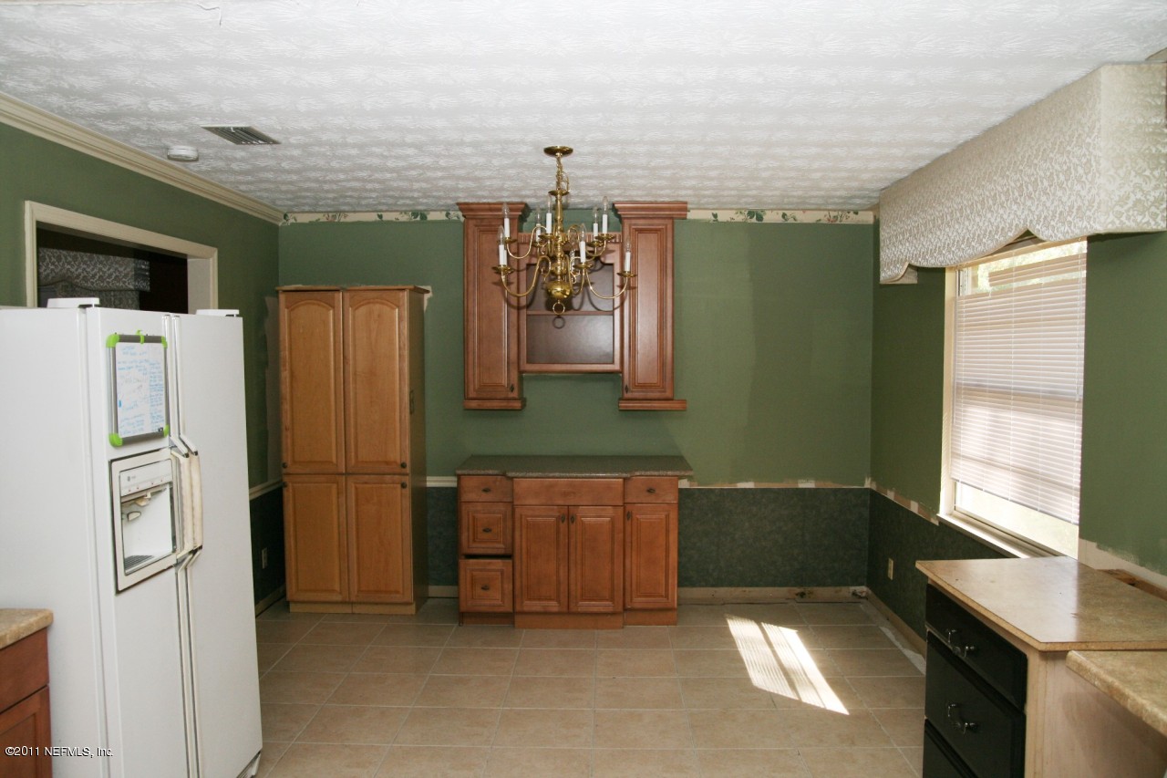 2585 Paces Ferry Road South Orange Park, FL 32073 - Photo 5 of 9 kitchen view3