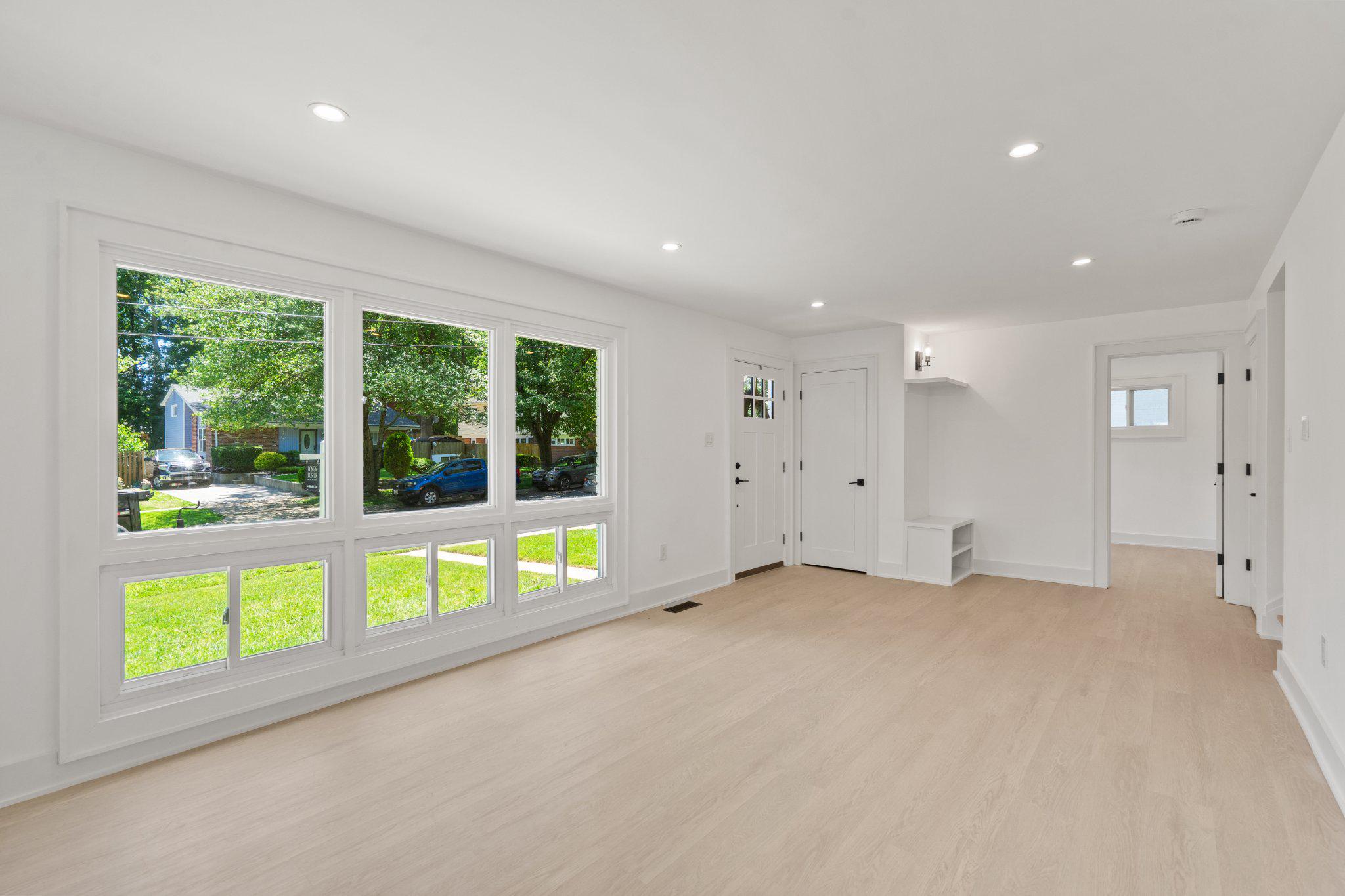 209 Thistle Drive Silver Spring, MD 20901 - Photo 2 of 34 Main Enterence Inside