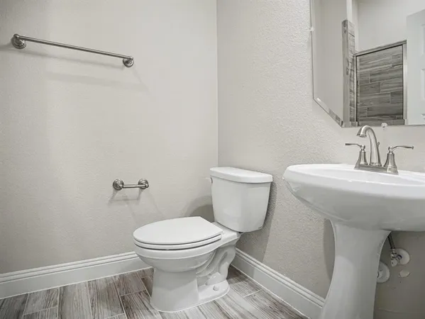 $529,990 | 140 Crystal Lk Lane, Red Oak, TX 75154