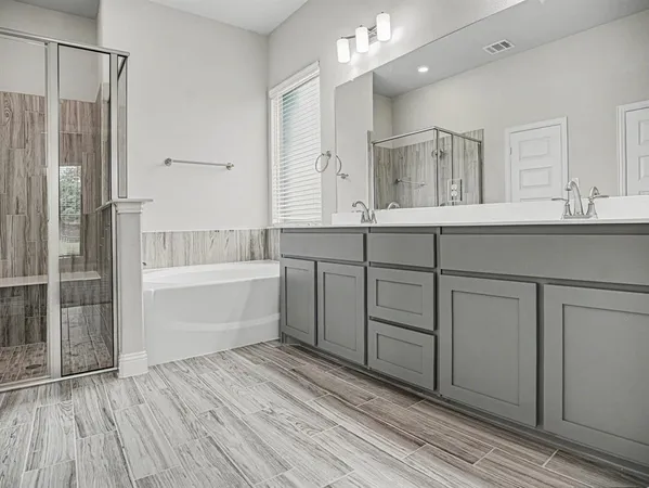 $529,990 | 140 Crystal Lk Lane, Red Oak, TX 75154