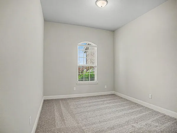 $529,990 | 140 Crystal Lk Lane, Red Oak, TX 75154
