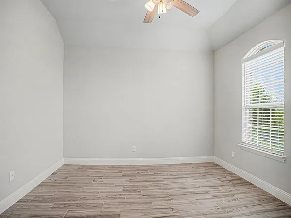 $529,990 | 140 Crystal Lk Lane, Red Oak, TX 75154