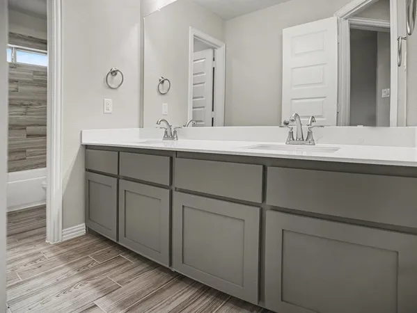 $529,990 | 140 Crystal Lk Lane, Red Oak, TX 75154