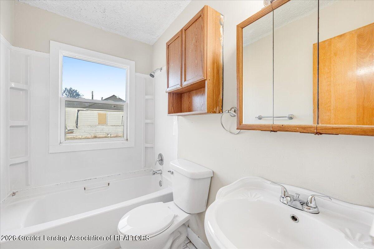 4908 Hughes Road Lansing, MI 48910 - Photo 10 of 23 10-DSC09944- New