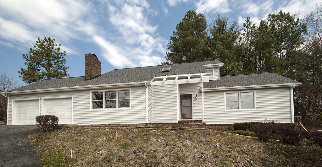 8131 Olsen Road Roanoke, VA 24019 - Photo 1 of 32 DSC_0446