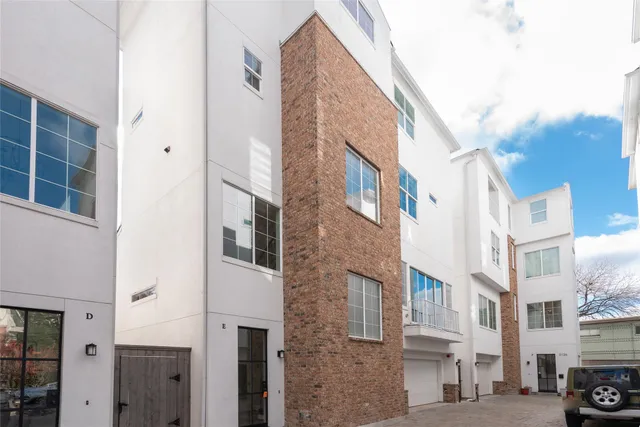 $3,590 | 3821 North Braeswood Boulevard, Unit E, Houston, TX 77025