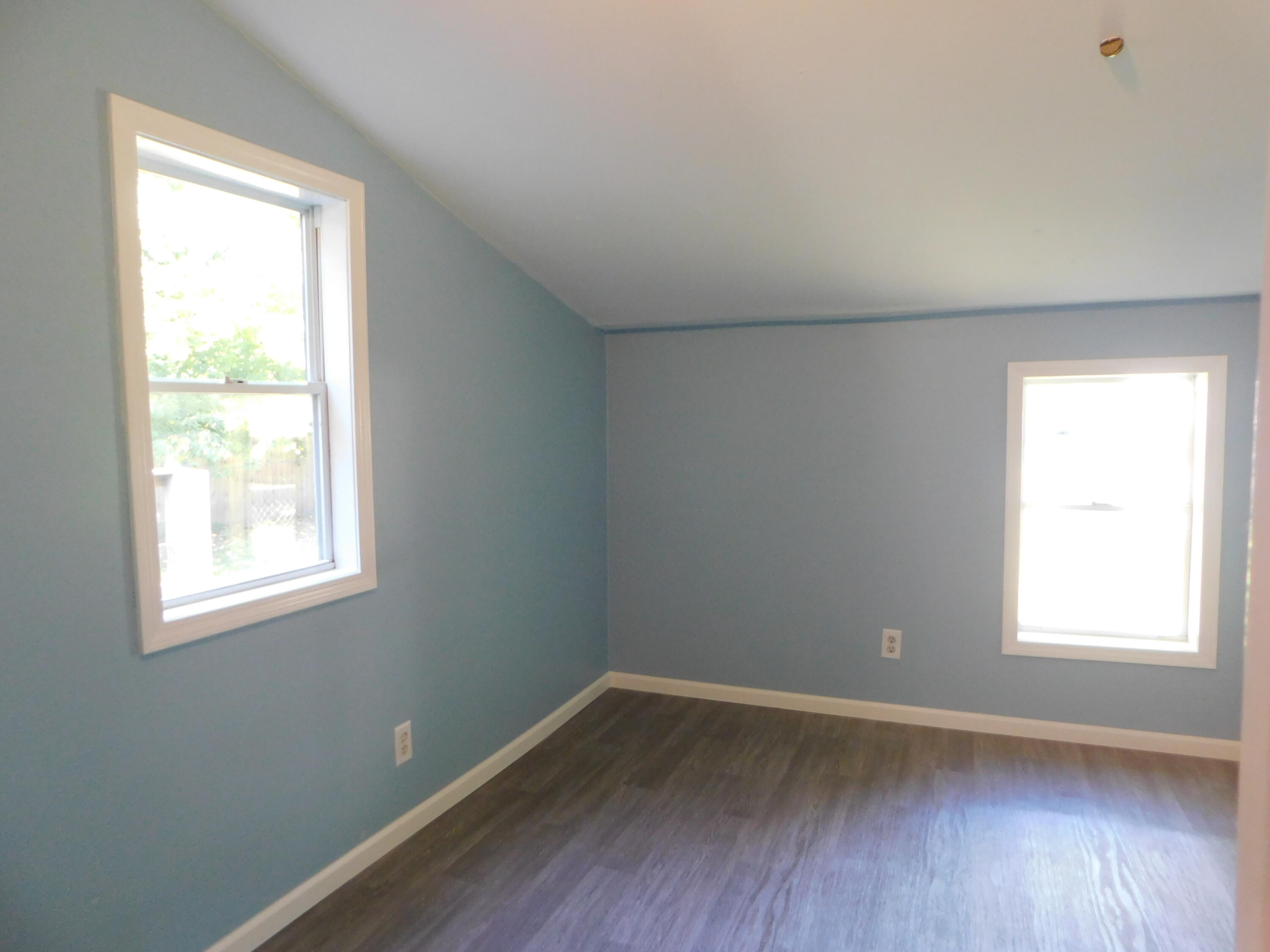 310 West Delaware Street Decatur, MI 49045 - Photo 4 of 14 mudroom flex space