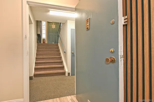 $2,950 | 80 Lincoln Avenue, Unit A6, Rockville Centre, NY 11570