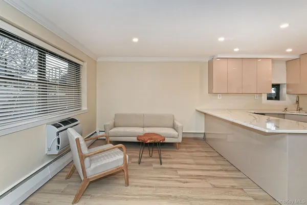 $2,950 | 80 Lincoln Avenue, Unit A6, Rockville Centre, NY 11570