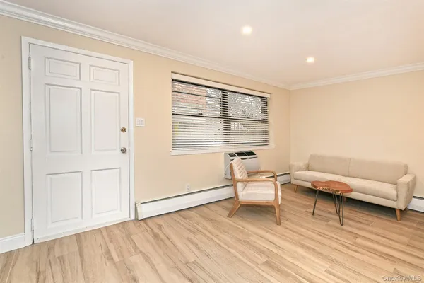 $2,950 | 80 Lincoln Avenue, Unit A6, Rockville Centre, NY 11570